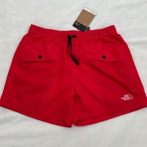 THE NORTH FACE WOMENS TNF OUTLINE SHORTS NWT RED SIZE MEDIUM